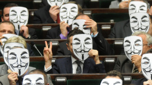 Polish politicians use Guy Fawkes Anonymous masks