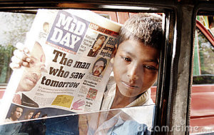poor-street-boy-india-selling-newspapers-18632127
